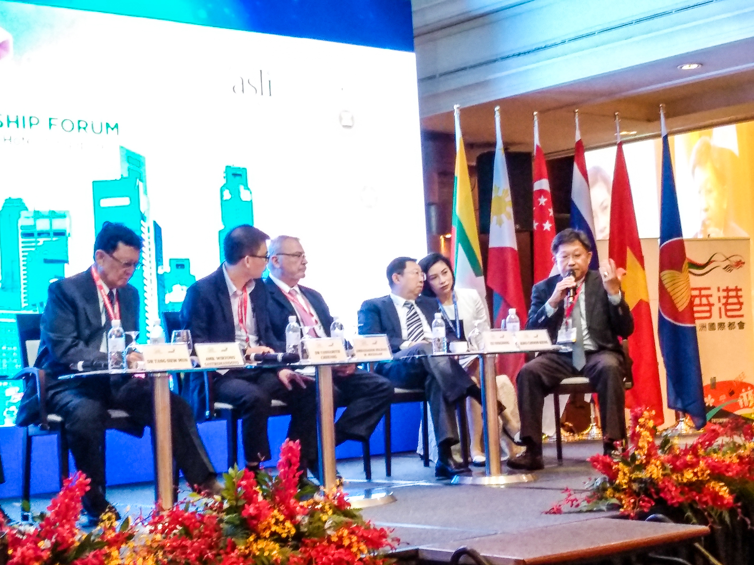 新加坡中国协会响应政府号召